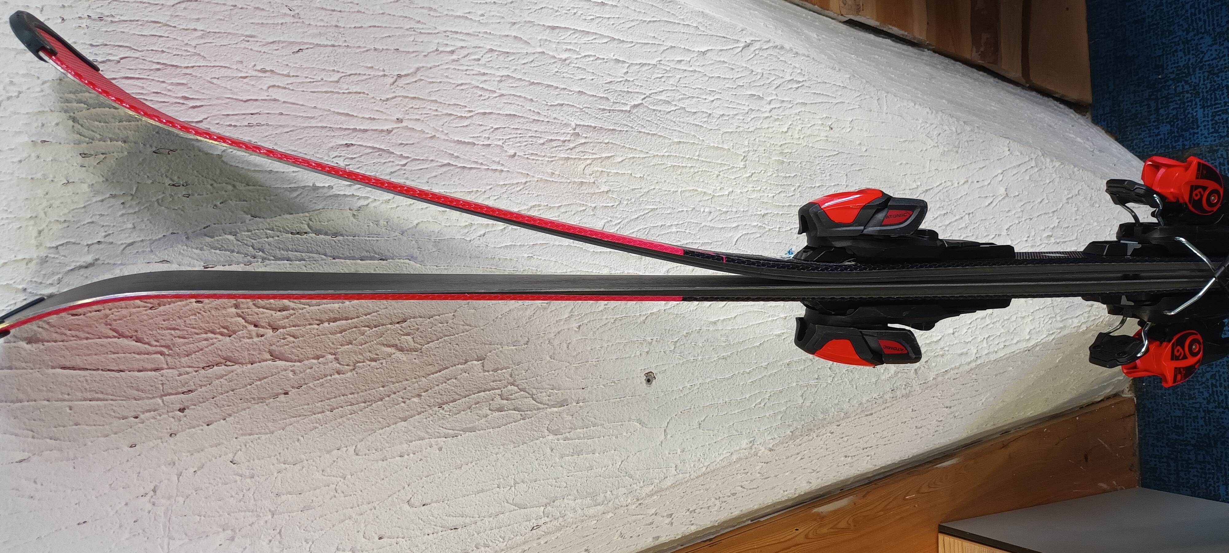 Paire de skis Atomic chez GLISS CENTER